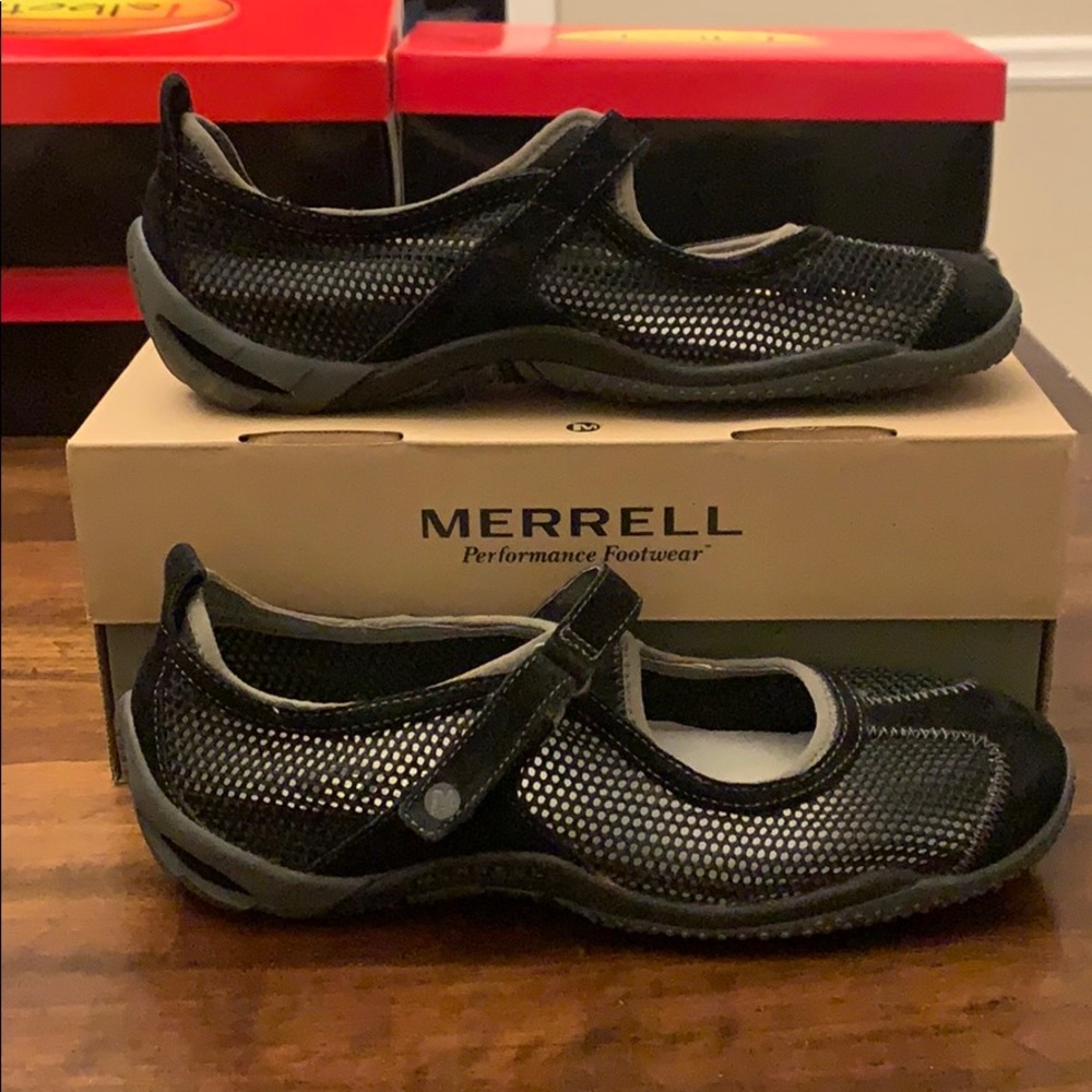 Merrell, 10, like new preowned condition in box